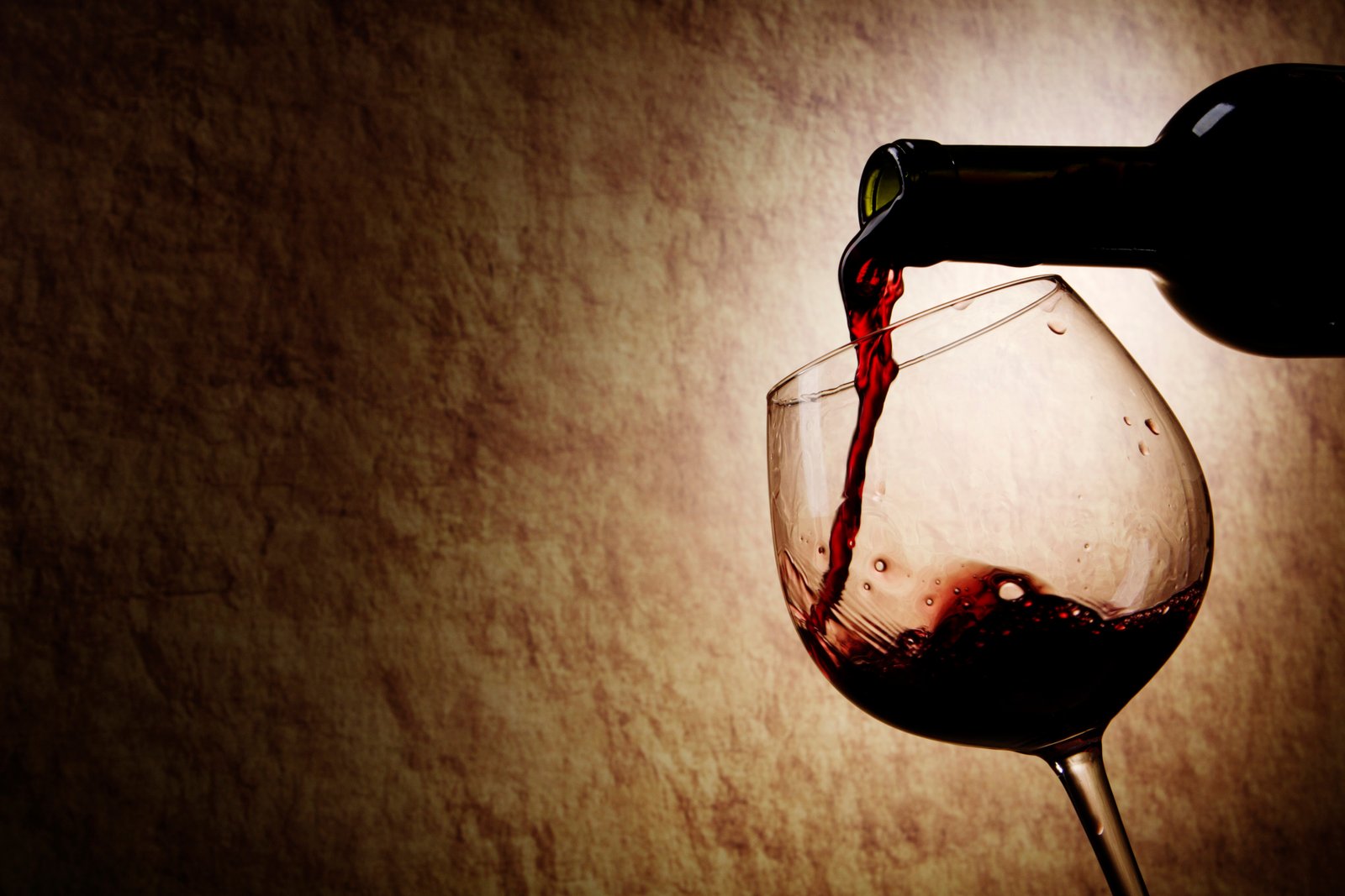 Chegada de outono e inverno aumenta a busca por vinho