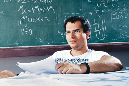 Artur Ávila conquista prêmio equivalente ao Nobel de Matemática