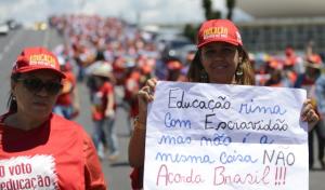 Protesto de professores em março deste ano em Brasília pedindo o fim do racismo na Educação. Foto: Marcelo Camargo/ Agência Brasil- Fotos Públicas