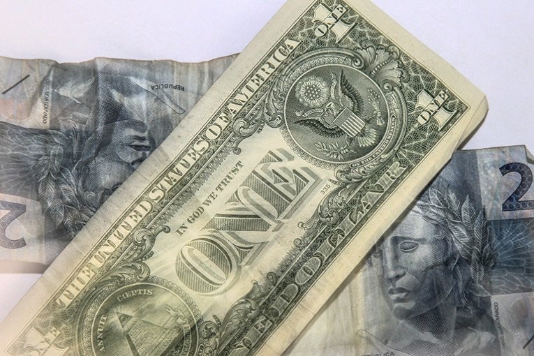 Alta no dólar aumenta insegurança dos brasileiros