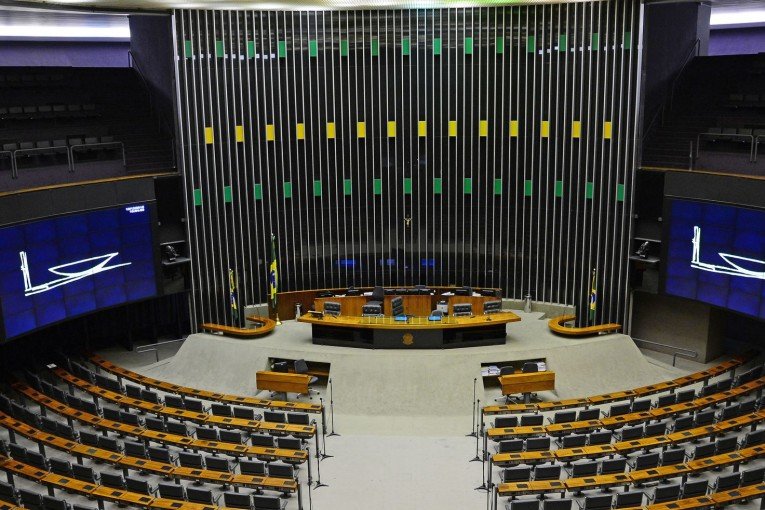 Corredores e plenário do Congresso Nacional na véspera do recesso parlamentar