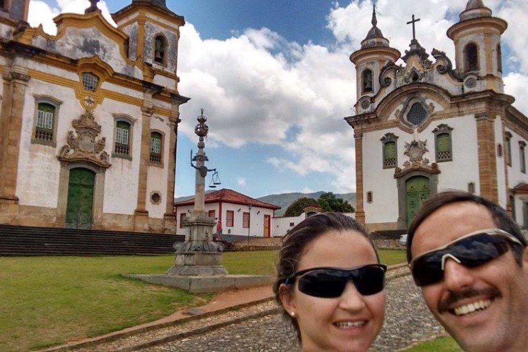Para esquecer a bagunça dos feriados casal percorre o Caminho Velho de bicicleta
