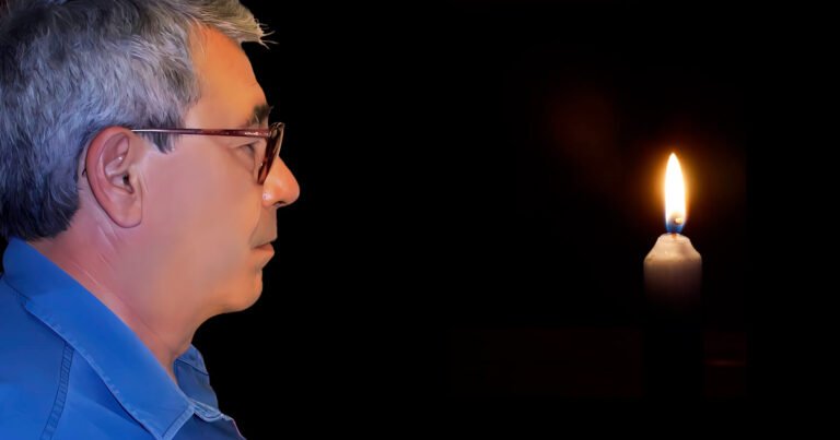 Enquanto tudo escurece a escrita permanece com a vela acesa