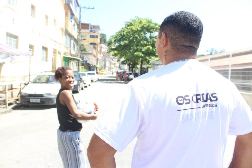 Somos Os Crias entrega alimentos para famílias em ações de Natal