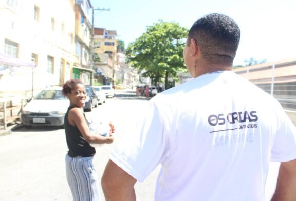 Somos Os Crias entrega alimentos para famílias em ações de Natal