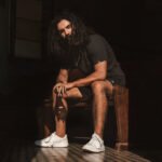 Nandes Castro, entre maracatu, rap e pertencimento